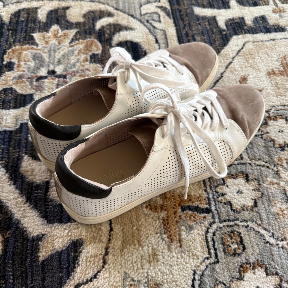 Kenneth Cole Reaction Joey 6 women's fashion leather sneakers